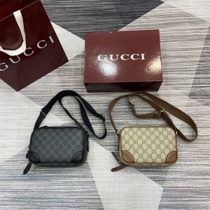 gucci包多少钱古驰 821155 GG Emblem系列小号斜挎包