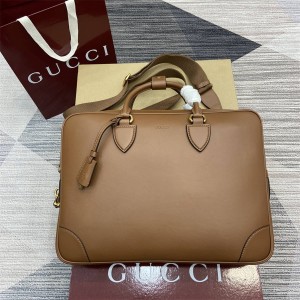 gucci官网中文版古驰 821149 GG Emblem系列牛皮公文包