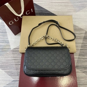 gucci包多少钱古驰 848882 GG Emblem系列中号肩背包