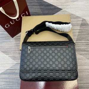 gucci美国官网古驰 850235 GG Emblem系列中号斜挎包