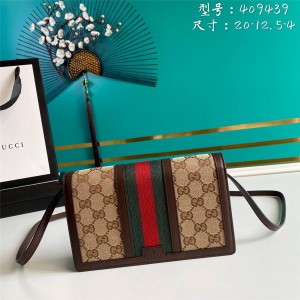 GUCCI古驰官网女包古奇经典条纹GG帆布斜挎包409439