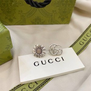 GUCCI古驰527344 不对称双G花朵铆钉耳环